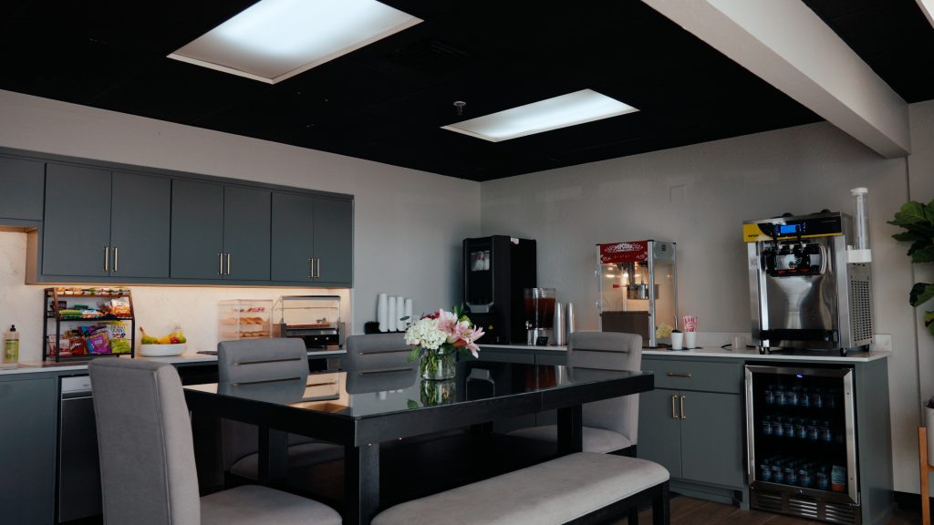 SCREEN GRABS.00_00_08_11.Still009